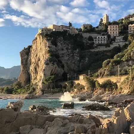 Con Vista Panoramica Sul Mare A Mortola