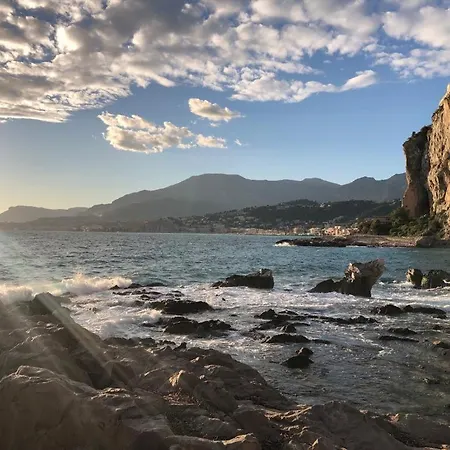 Con Vista Panoramica Sul Mare A Mortola