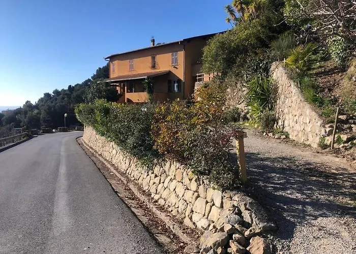 A Prima Vista !! Mortola 아파트 *