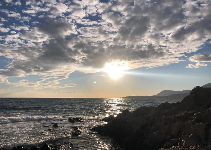 A Prima Vista !! Mortola 아파트 *